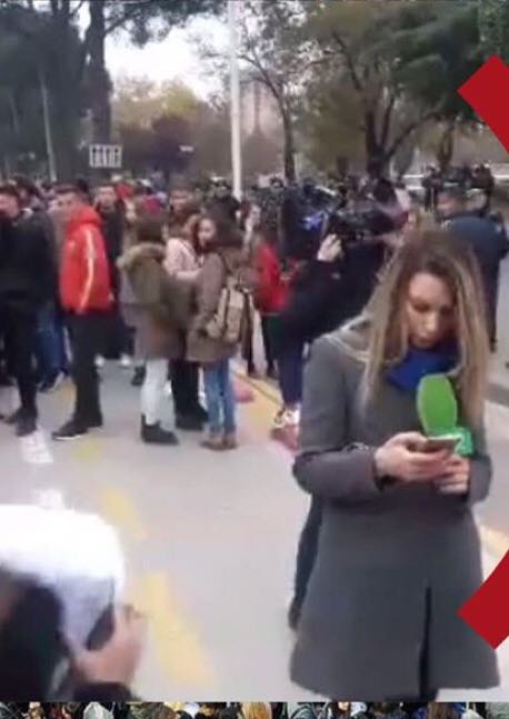 VIDEO/ Studentët hakmerren, përzënë TOP CHANNEL nga protesta