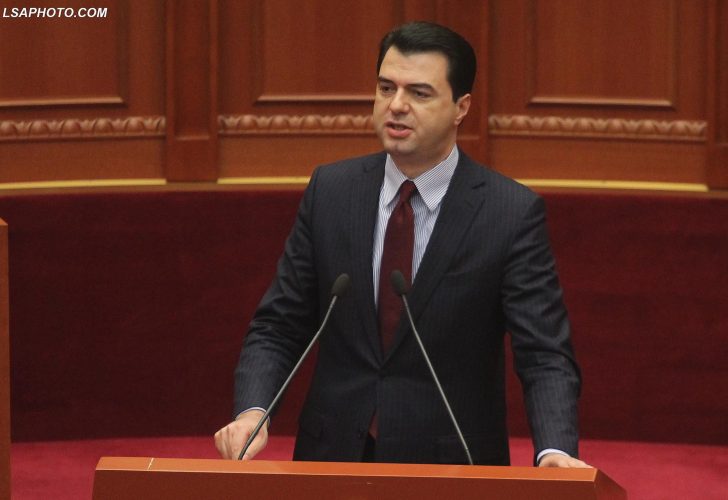 Buxheti për arsimin, Basha: Para ka, por i shpenzojnë për orgji dhe lukse