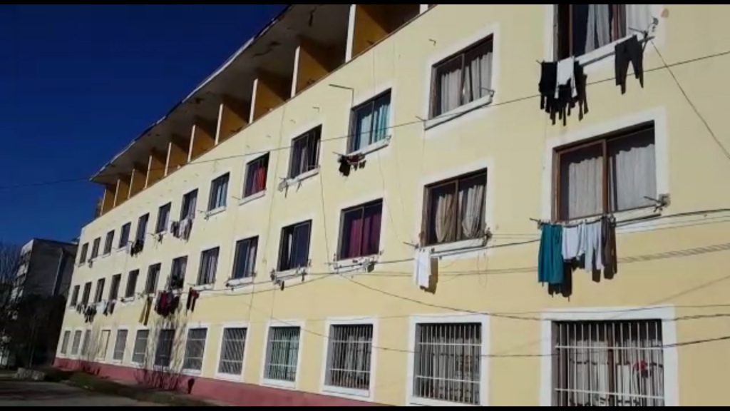 VIDEO/Kërkesa për përmirësim të kushteve, si jetojnë studentët në konvikte