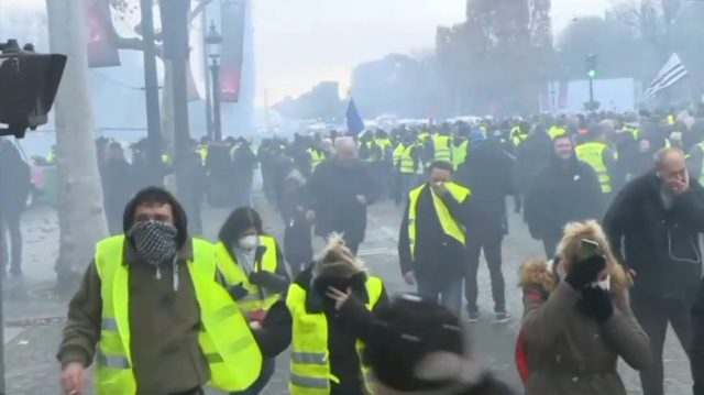 Kaos në Paris, 200 të arrestuar dhe rreth 100 të plagosur