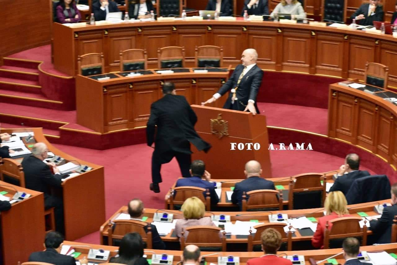 FOTO/Zbulohen fjalët që deputeti i tha Ramës kur qëlloi me vezë, Ruçi merr vendimin