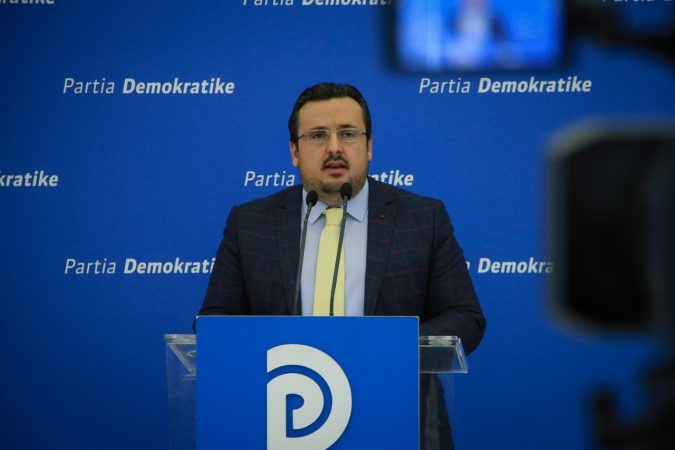 VIDEO/PD: Rama mbush xhepat e këtij biznesmeni me të ardhurat e Universitetit