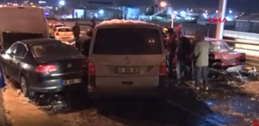 VIDEO/Ngricat shkaktojnë aksident, përplasen 28 makina