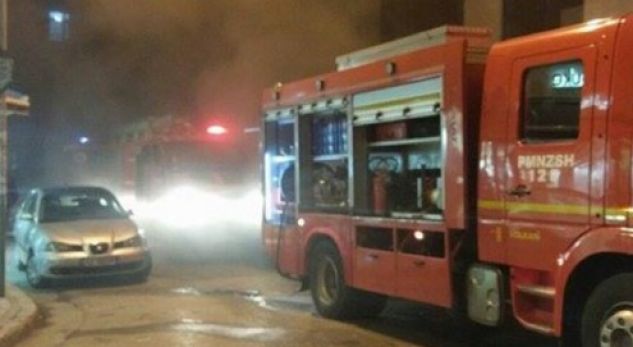 Zjarri tek “Astiri”, si rrezikoi vogëlushja të asfiksohej nga tymi që mbuloi pallatin