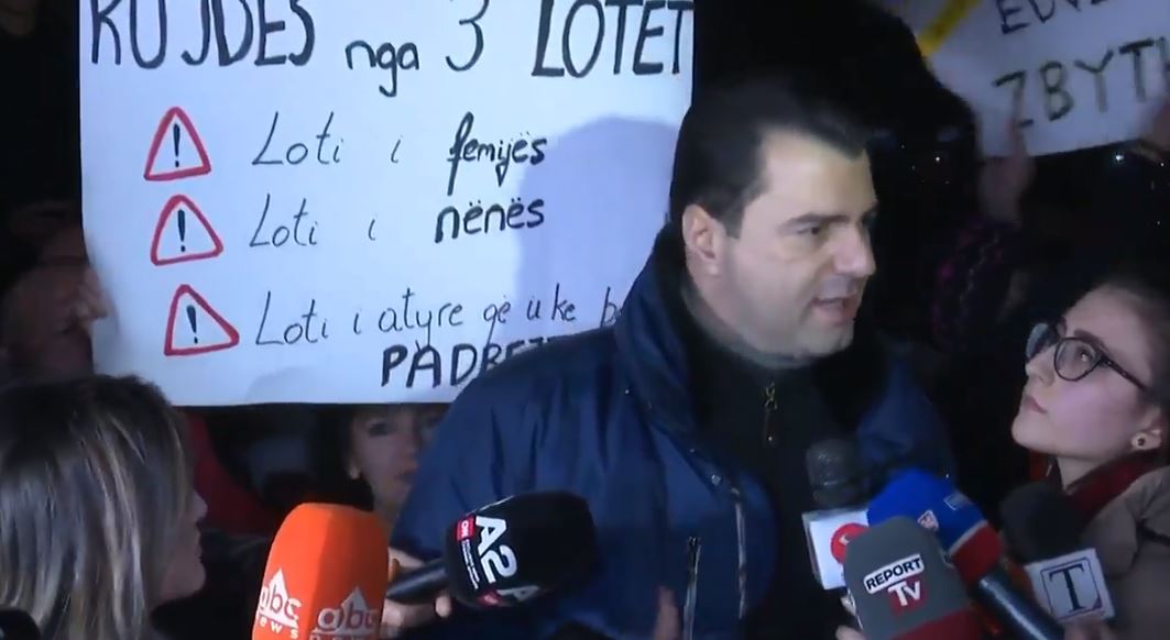 VIDEO/Basha me banorët e Astirit: E kanë humbur davanë se kanë frikën e karriges