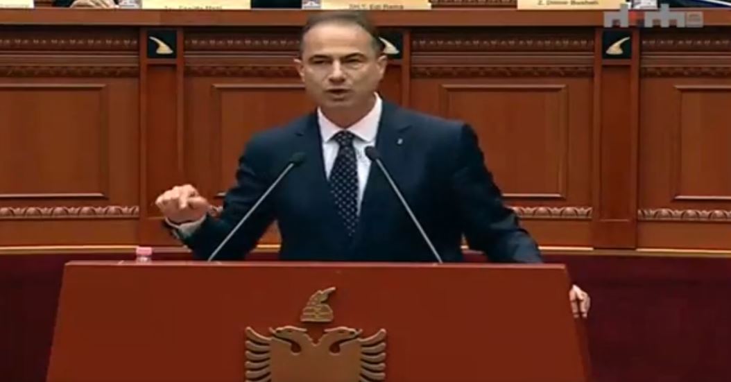 VIDEO/Protesta e studentëve, Boçi nga Kuvendi: Abrogoni ligjin për arsimin