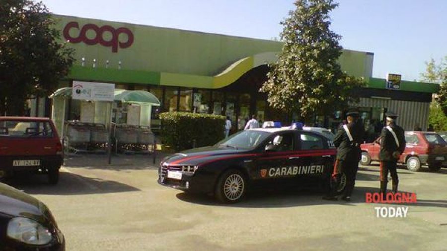 Arrestohen për vjedhje nënë e bijë shqiptare, mbushën çantat në supermarket…