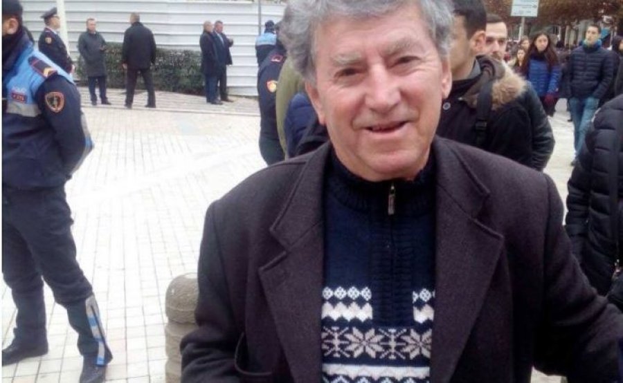 Histori e rrallë, studenti 74-vjeçar që proteston prej 9 ditësh me radhë