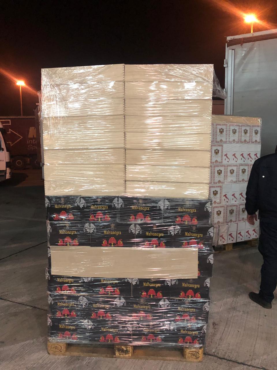 FOTO/Verë me shishe kontrabandë, arrestohen në flagrancë 2 persona në Durrës