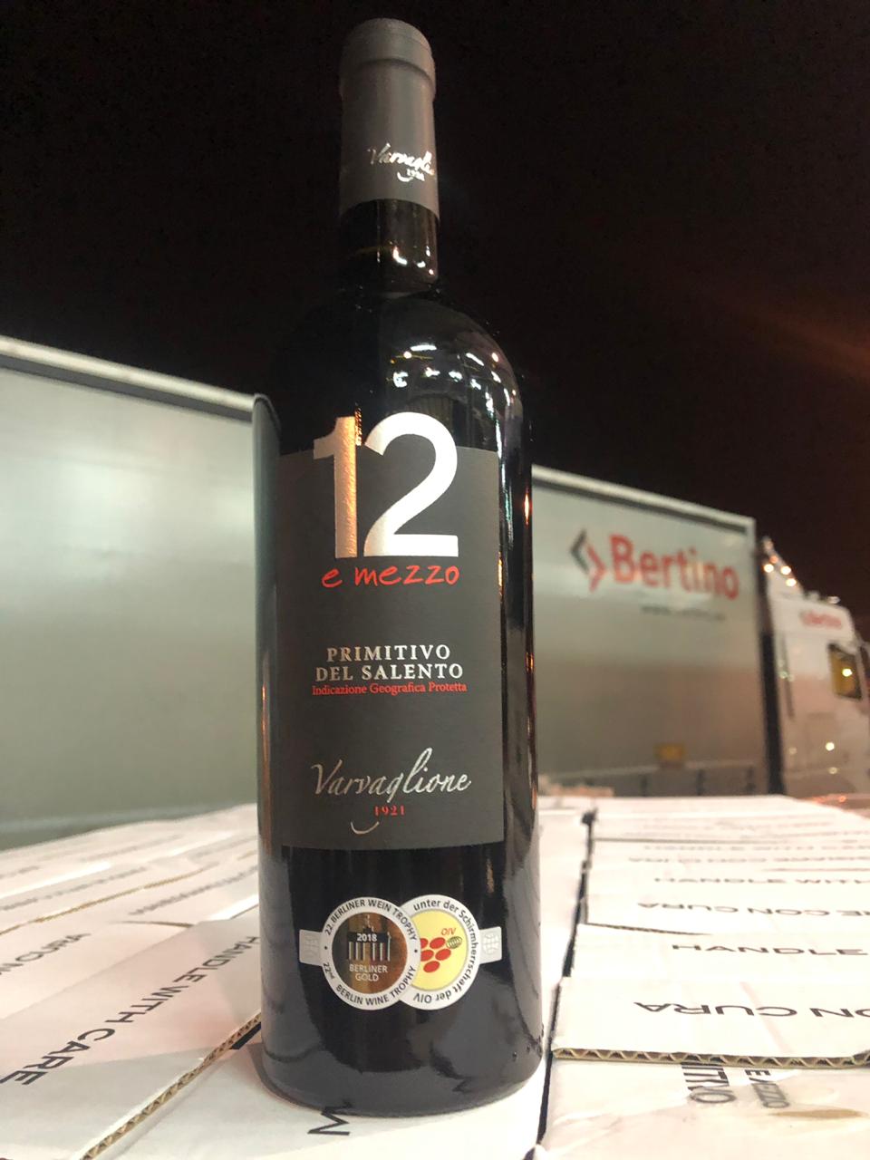 FOTO/Verë me shishe kontrabandë, arrestohen në flagrancë 2 persona në Durrës