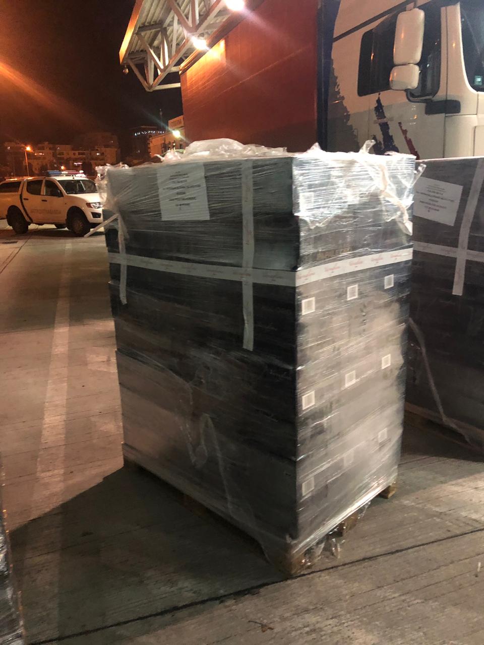 FOTO/Verë me shishe kontrabandë, arrestohen në flagrancë 2 persona në Durrës