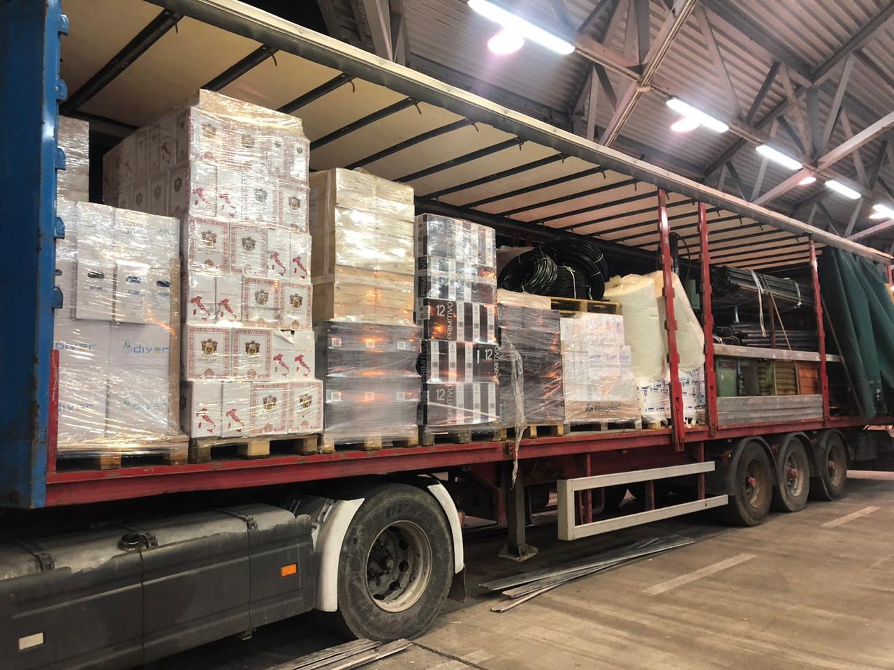 FOTO/Verë me shishe kontrabandë, arrestohen në flagrancë 2 persona në Durrës