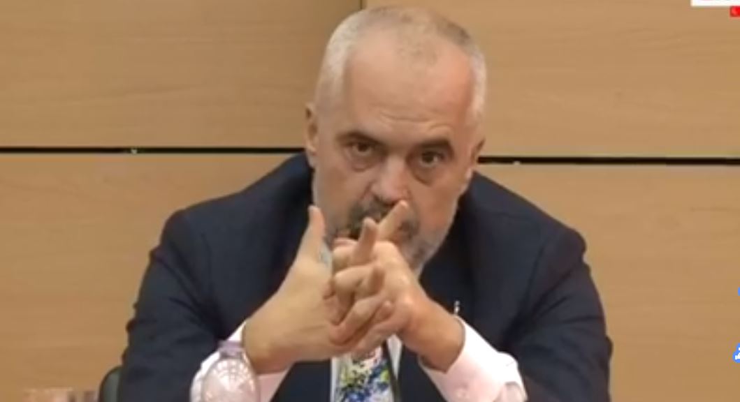 Studentët i kërkojnë llogari për vilën në Surrel, Rama: Flisni sikur keni dalë nga kazani