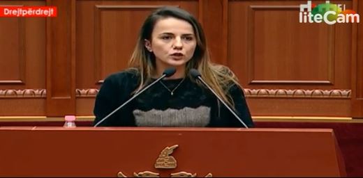 Deklaroi se do të linte mandatin, deputetja e PD flet në Kuvend