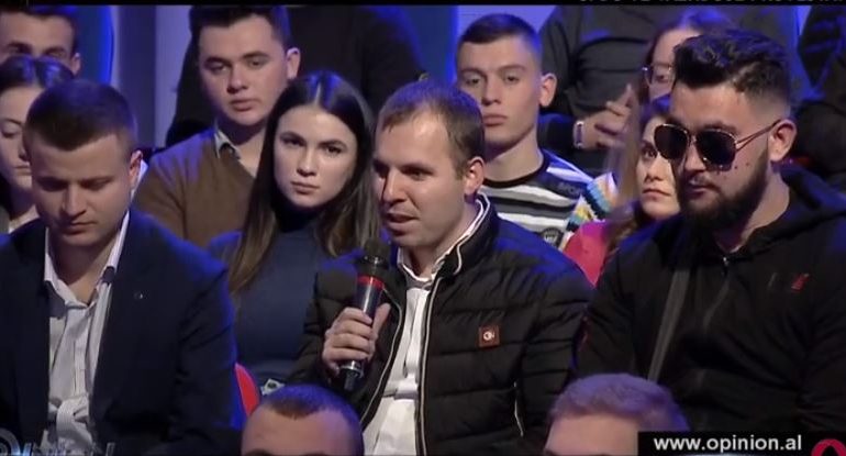 VIDEO/ I verbër, por student i shkëlqyer! Paguan tarifë sa të tjerët