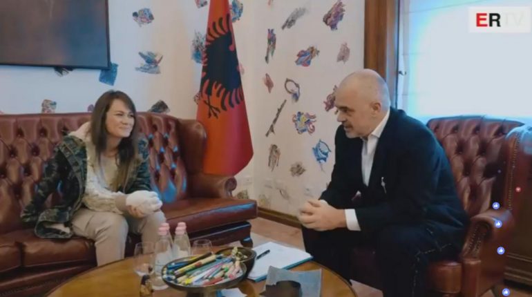 DIALOGU/ Rama pret policen Ina Nuka në zyrë