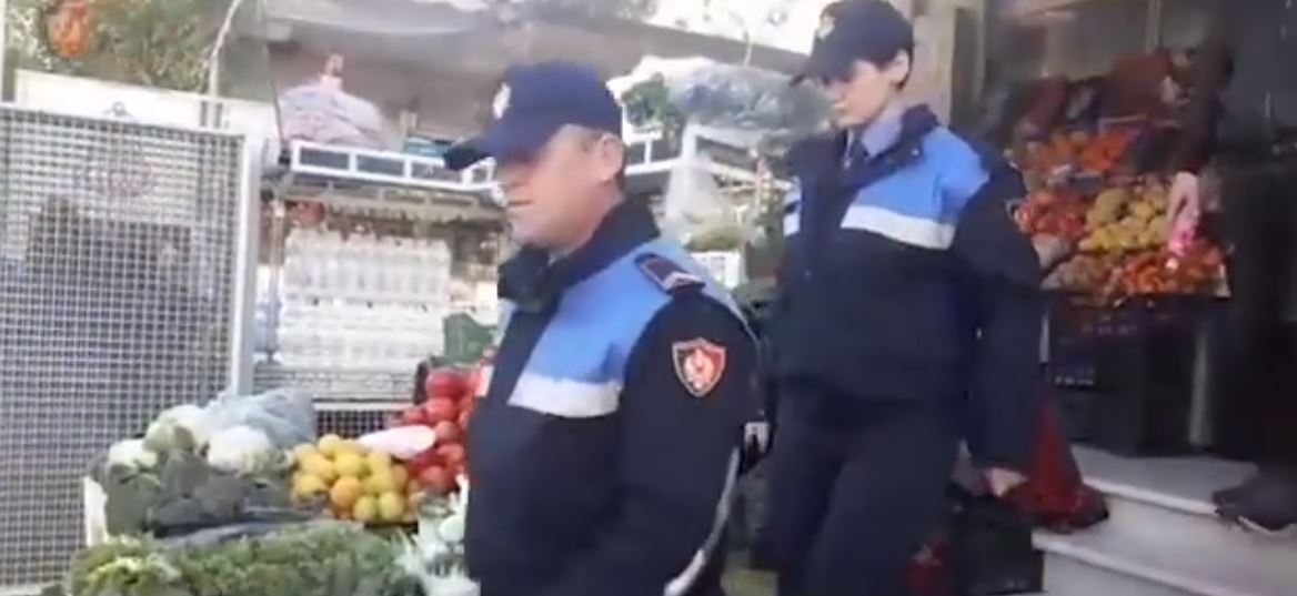 VIDEO/Ndalimi i kapsollave, policia kontroll në 34 biznese