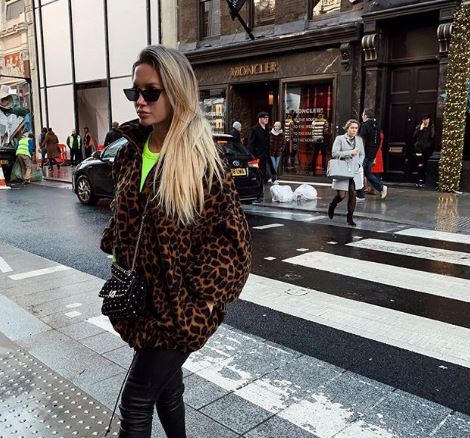 Lori hedh foto nga Londra, komentuesit: Meqë je studente, trego mbështetje për bashkëmoshatarët