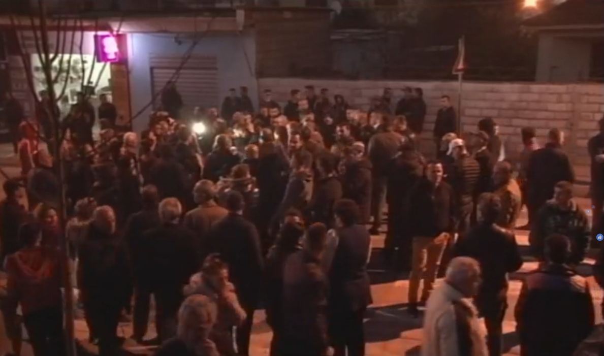 Banorët e Shkozës paralajmërojnë qeverinë: Me ne keni luftë, po erdhët si sot