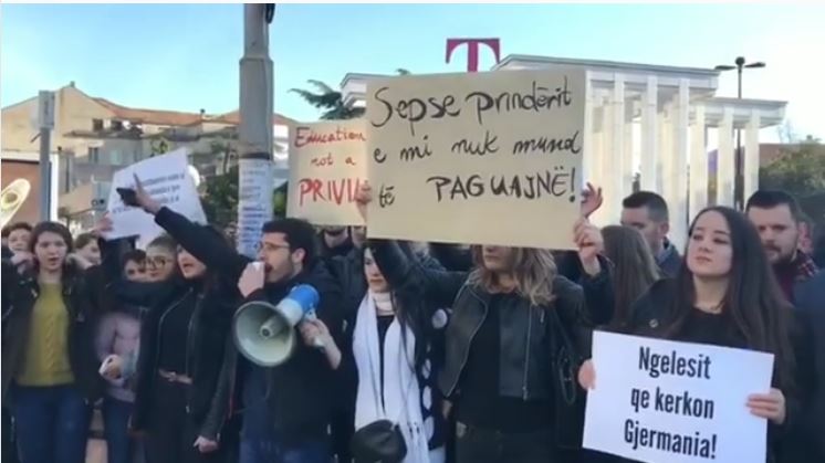 Refuzoj të jem e ardhmja, që nga sot do të jem e tashmja/ Mesazhi i studentëve të Elbasanit