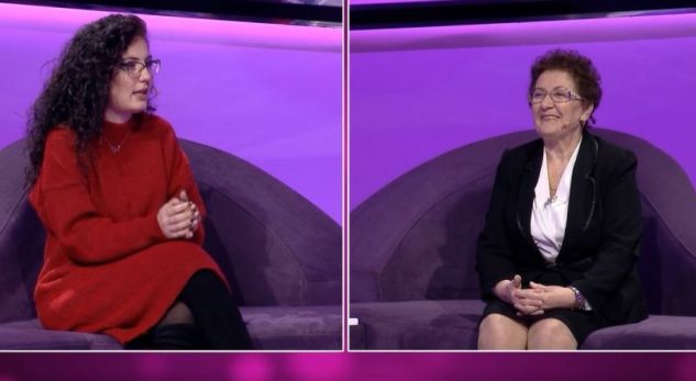 “Unë të falenderoj shumë…”/ mbesa emocionon gjyshen e sëmurë