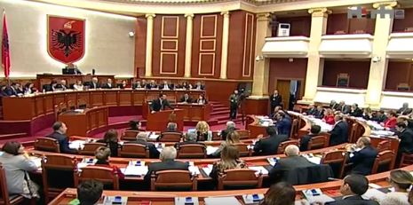 Vezë Ramës, lapsusi i Ruçit dhe kërkesa e opozitës, çfarë ndodhi sot në Kuvend