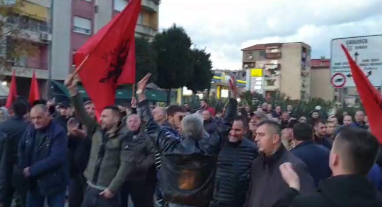 Shkodër, Lezhë, Kavajë, protesta përfshin vendin,  bllokohen dy akset kryesore kombëtare