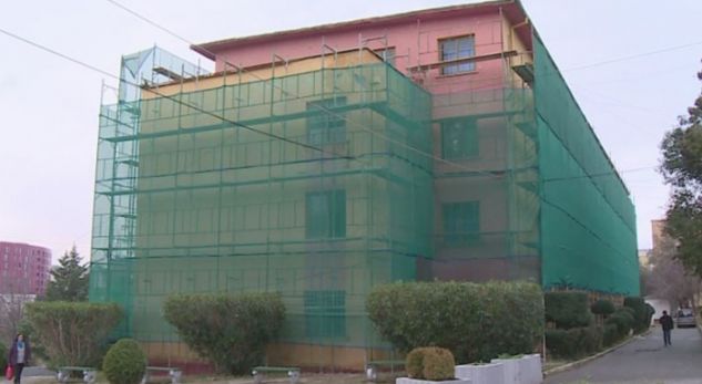 Qeveria nis rikonstruksionin e dy godinave në konvikt, studentët nuk dinë ku të shkojnë