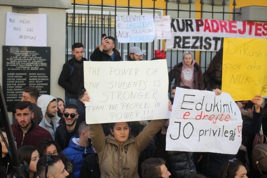 DENONCIMI/Shoqërohen në polici studentët në Gjirokastër: Hakmarrje ndaj protestës