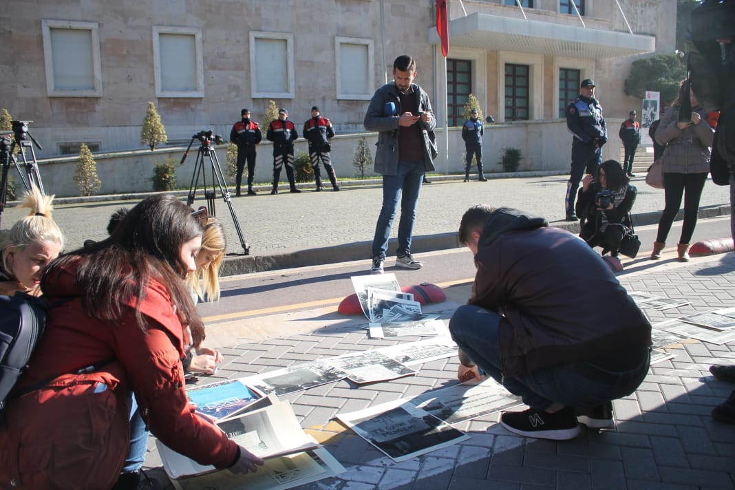 VIDEO/Studentët sërish tek Kryeministria, ja ‘surpriza’ e radhës për Ramën