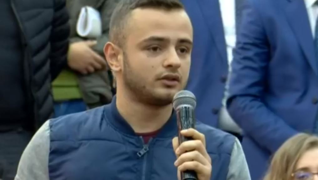 ‘Je mashtrues’, Rama i kthehet studentit: Më dukesh si ai miu tap… je i dehur nga protesta…