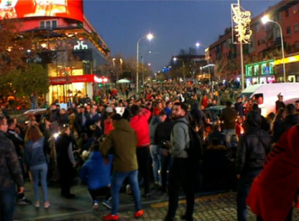 Protesta, një pjesë e studentëve drejt Kryeministrisë