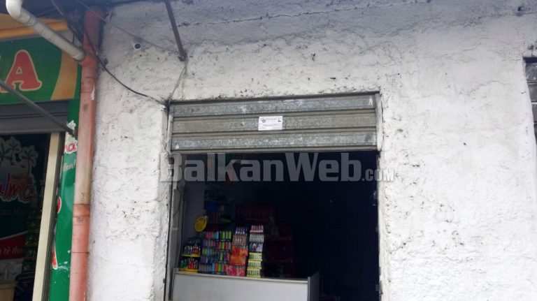 Grabitja e dyqanit në Tiranë, flet pronari: Më goditën në kokë