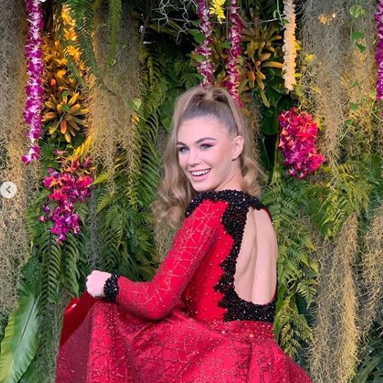 VIDEO/Kuq e zi në Tajlandë, modelja shqiptare ndez skenën në Miss Universe