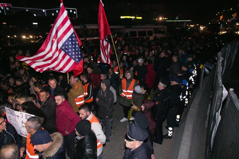 Basha me protestuesit e Unazës së Re: Rama po përpiqet të mbyllë aferat dhe korruptojë protestat