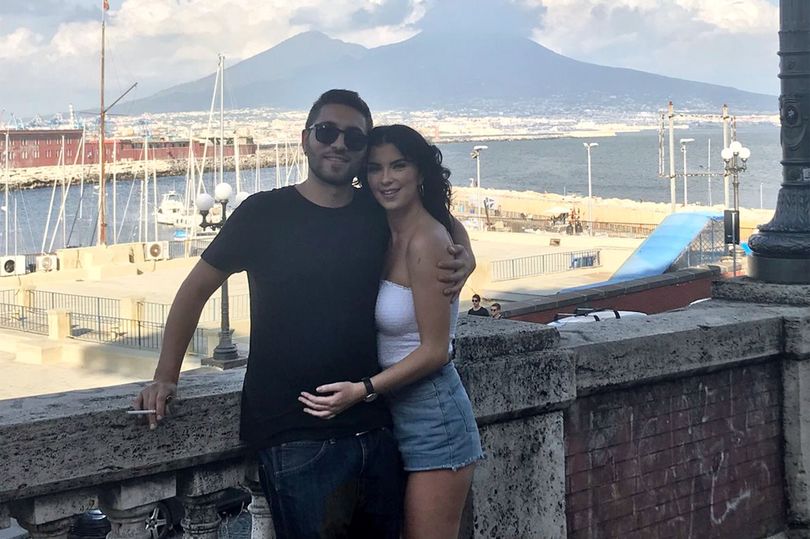 Nuk flasin të njëjtën gjuhë, çifti bie në dashuri falë ‘Google Translate’