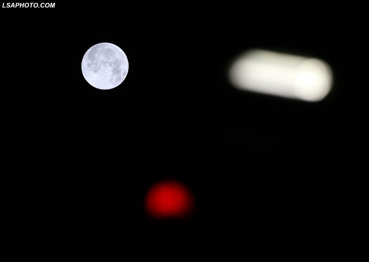 FOTO/Hëna e ‘përgjakur’, fenomeni i rrallë që u pa dhe në Tiranë