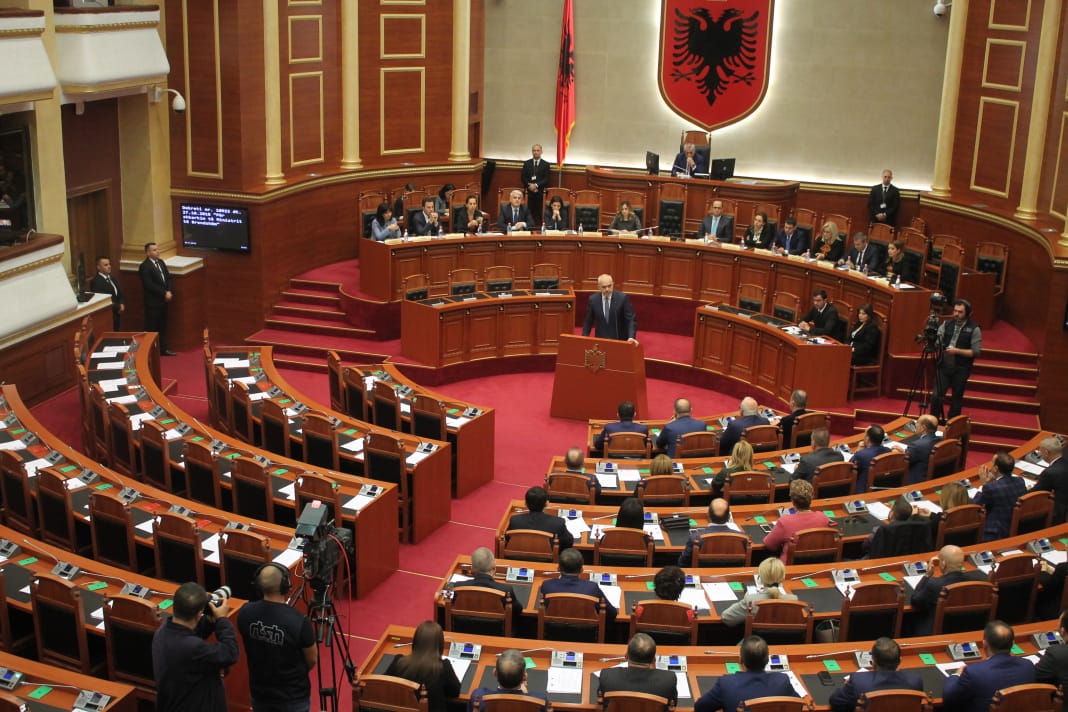 Mbyllet seanca e parë, Rama zyrtarisht edhe Ministër i Jashtëm