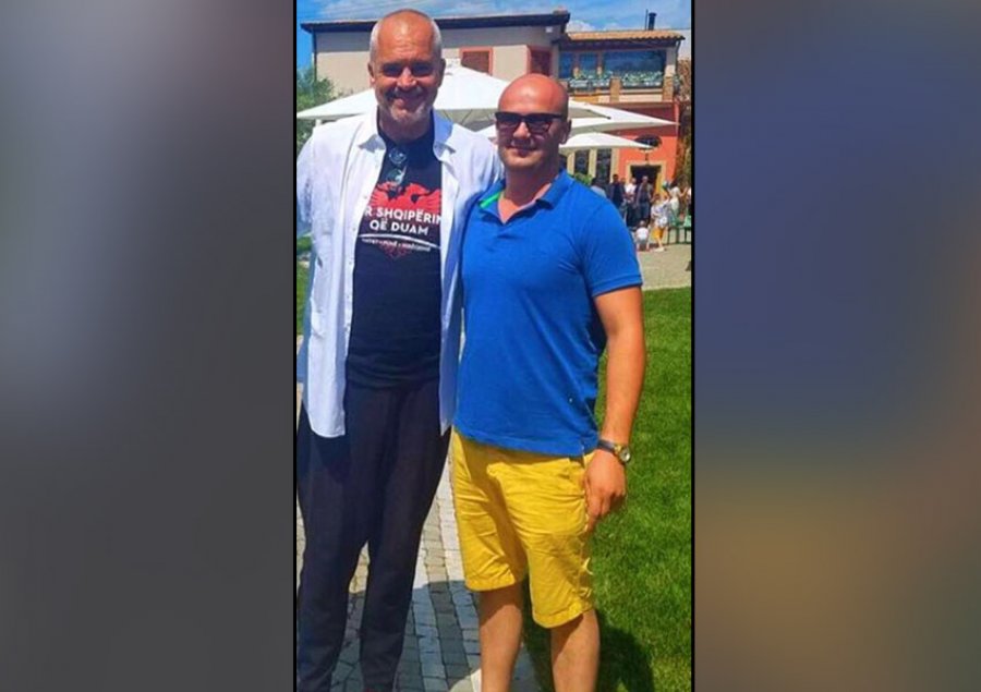 FOTO/ Kur Rama dhe halabaku ishin krahë për krahë