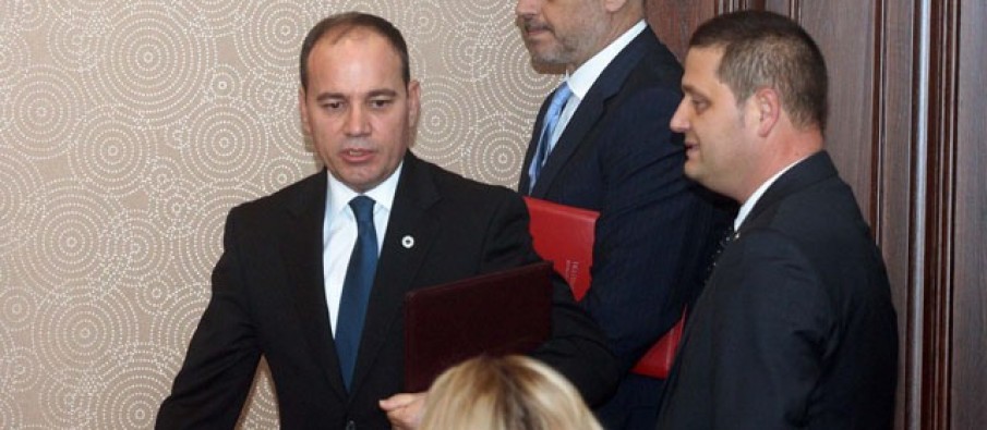 Nishani vendos të padisë për shpifje kryeministrin Edi Rama