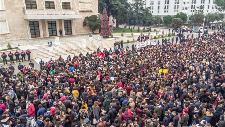 Sa do donin partitë politike të shtinin në dorë Studentët “ngelës”!