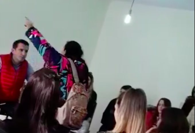 VIDEO/“Ti ke vrarë Ardit Gjoklajn”,studentët kryqëzojnë Veliajn