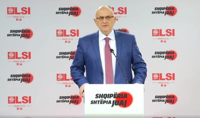 ‘Kryeministri pastron para’, Vasili thirrje shqiptarëve: Dilni në protestë