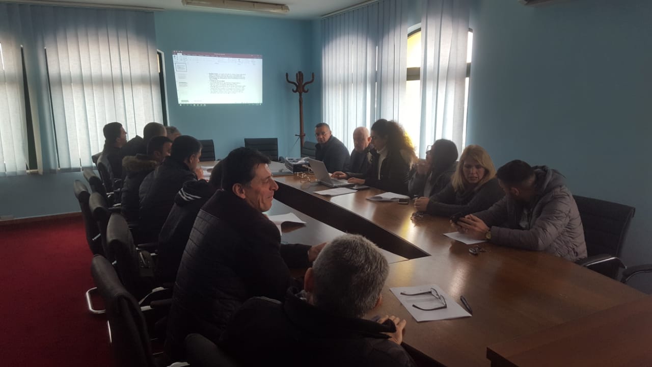 Qeveria të japë gjithë rentën minerare për bashkitë e vogla