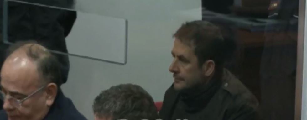 FOTO/Nis seanca, Balili me pranga në duar para Gjykatës