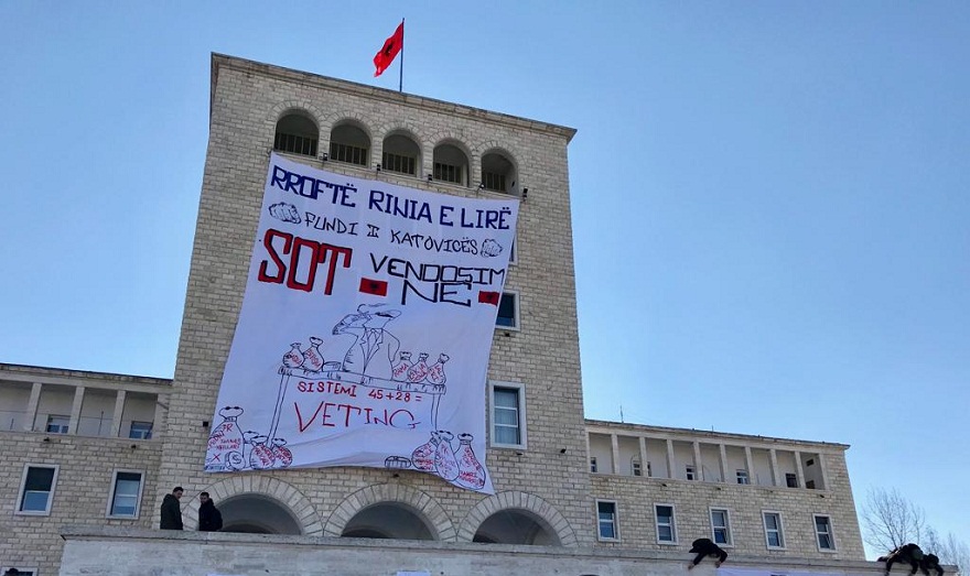 Nuk ndalen, në ngujim dhe studentët e Inxhinierisë dhe Arkitekturës