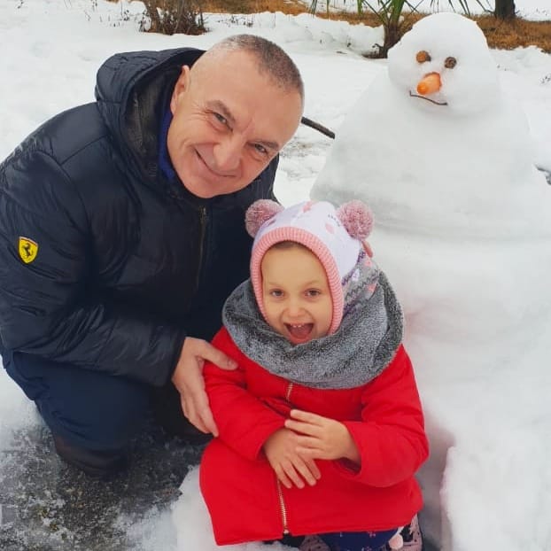 Presidenti Meta në Dajt, me Tean dhe ”Olaf-in”