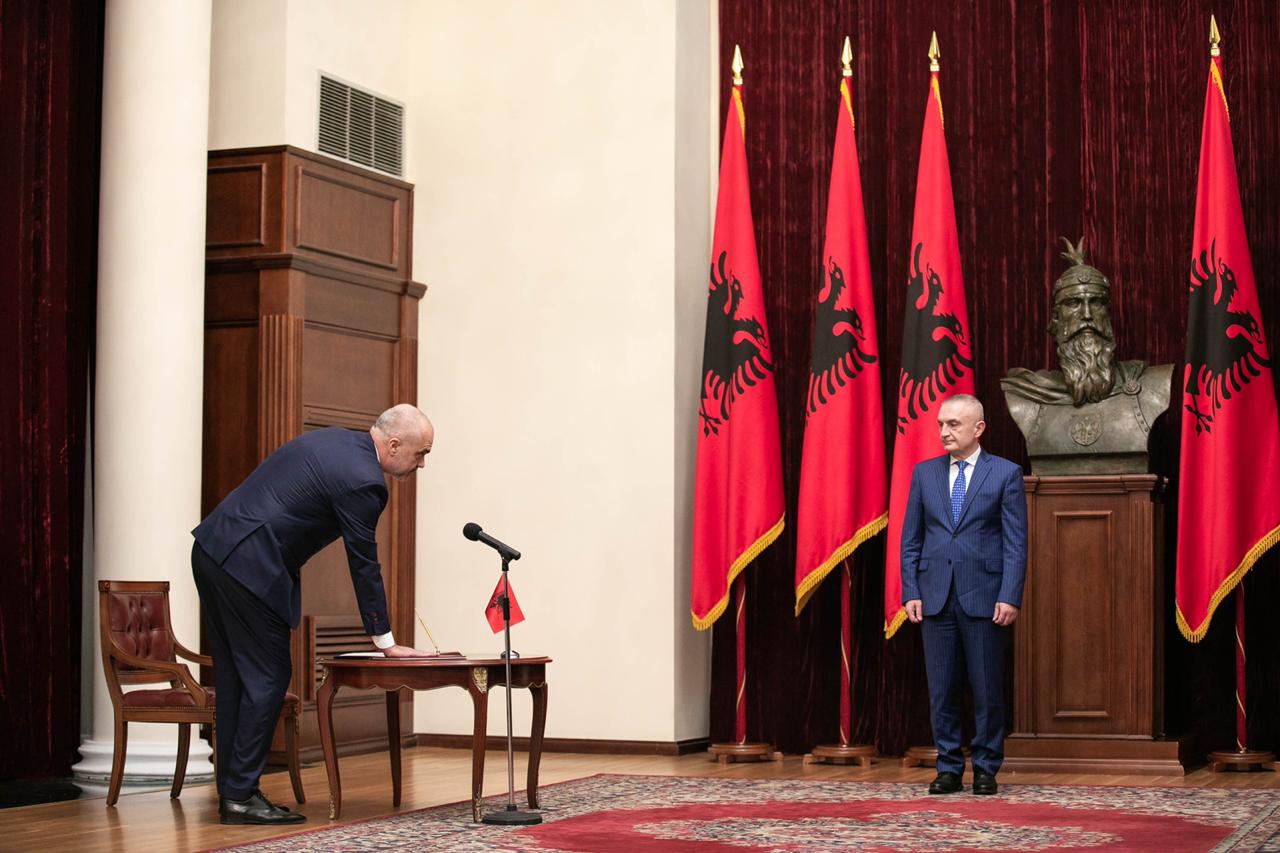 FOTO & VIDEO/ Betimi i Ramës, kush e shoqëroi kryeministrin në Presidencë, Meta i uroi…