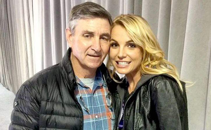 Këngëtarja e famshme tërhiqet nga muzika: Dua të kujdesem për babain e sëmurë