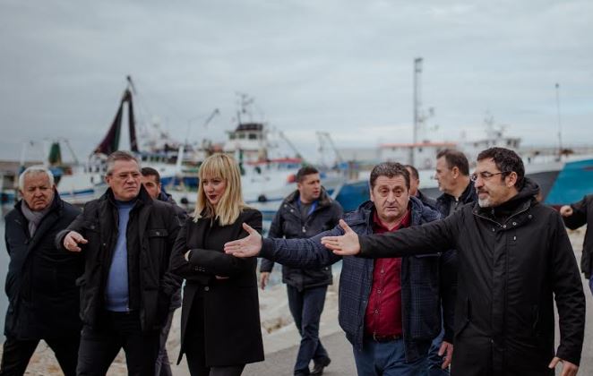 Peshkatarët e Durrësit marrin menaxhimin e Portit të ri të Peshkimit
